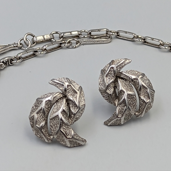 Vintage Coro Silver Tone Set Clip Earrings & Choker Wavy Links Necklace Brushed - Picture 2 of 12